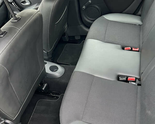 Серый Рено Клио, объемом двигателя 1.6 л и пробегом 143 тыс. км за 8500 $, фото 12 на Automoto.ua