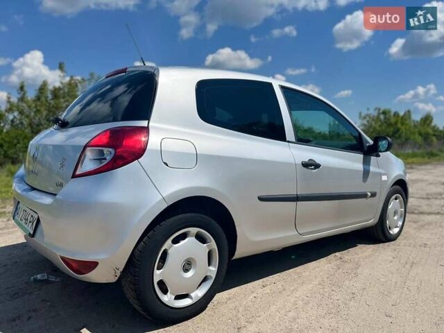 Серый Рено Клио, объемом двигателя 1.5 л и пробегом 208 тыс. км за 4999 $, фото 4 на Automoto.ua