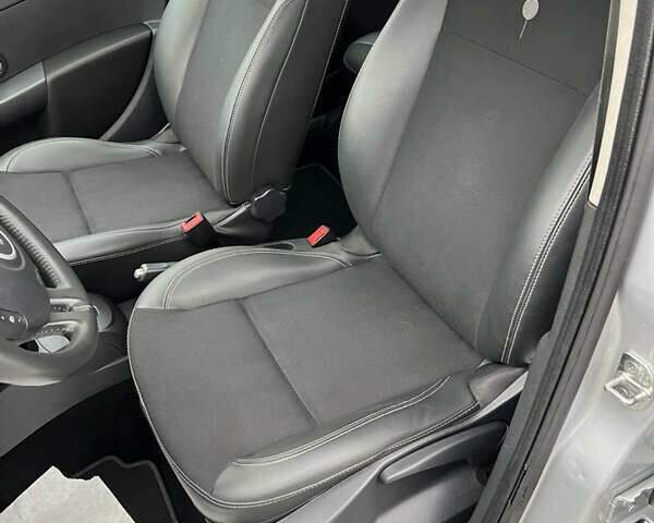 Серый Рено Клио, объемом двигателя 1.6 л и пробегом 143 тыс. км за 8500 $, фото 10 на Automoto.ua