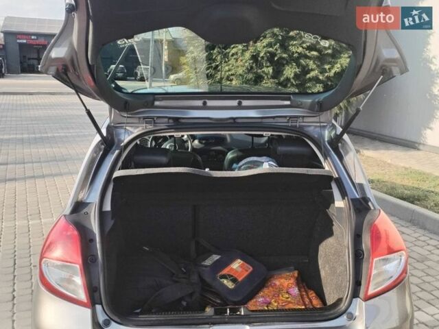 Серый Рено Клио, объемом двигателя 1.5 л и пробегом 211 тыс. км за 5200 $, фото 13 на Automoto.ua