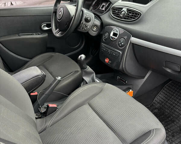 Сірий Рено Кліо, об'ємом двигуна 1.46 л та пробігом 214 тис. км за 4850 $, фото 6 на Automoto.ua