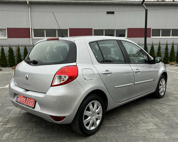 Серый Рено Клио, объемом двигателя 1.6 л и пробегом 143 тыс. км за 8500 $, фото 4 на Automoto.ua