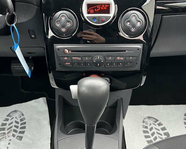 Серый Рено Клио, объемом двигателя 1.6 л и пробегом 143 тыс. км за 8500 $, фото 7 на Automoto.ua