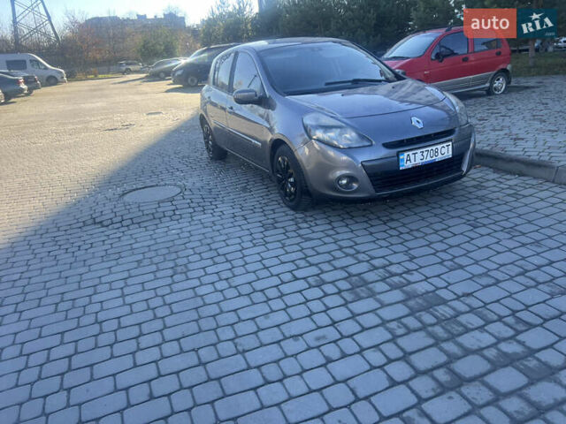 Серый Рено Клио, объемом двигателя 1.46 л и пробегом 279 тыс. км за 4750 $, фото 1 на Automoto.ua
