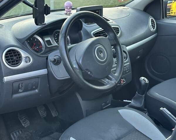 Сірий Рено Кліо, об'ємом двигуна 1.46 л та пробігом 265 тис. км за 5600 $, фото 7 на Automoto.ua