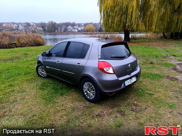 Серый Рено Клио, объемом двигателя 1.5 л и пробегом 279 тыс. км за 5200 $, фото 3 на Automoto.ua