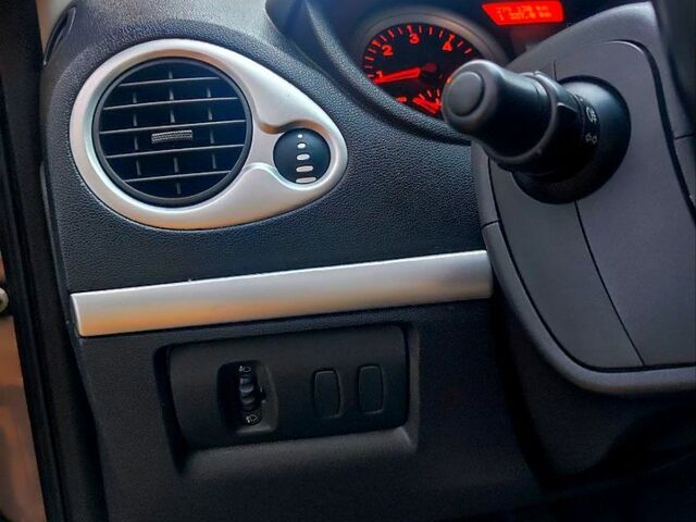 Серый Рено Клио, объемом двигателя 1.5 л и пробегом 279 тыс. км за 5200 $, фото 10 на Automoto.ua