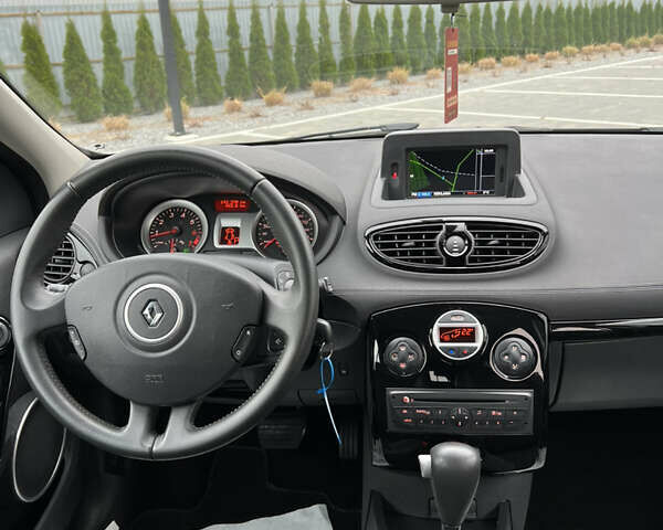 Серый Рено Клио, объемом двигателя 1.6 л и пробегом 143 тыс. км за 8500 $, фото 6 на Automoto.ua