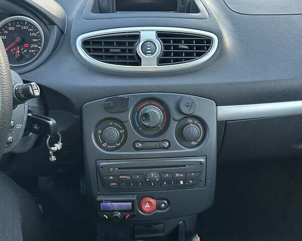 Сірий Рено Кліо, об'ємом двигуна 1.46 л та пробігом 265 тис. км за 5600 $, фото 10 на Automoto.ua