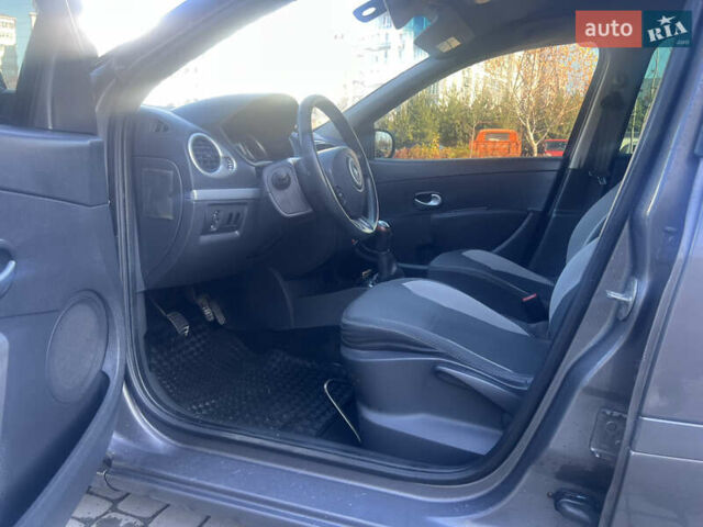 Серый Рено Клио, объемом двигателя 1.46 л и пробегом 279 тыс. км за 4750 $, фото 12 на Automoto.ua