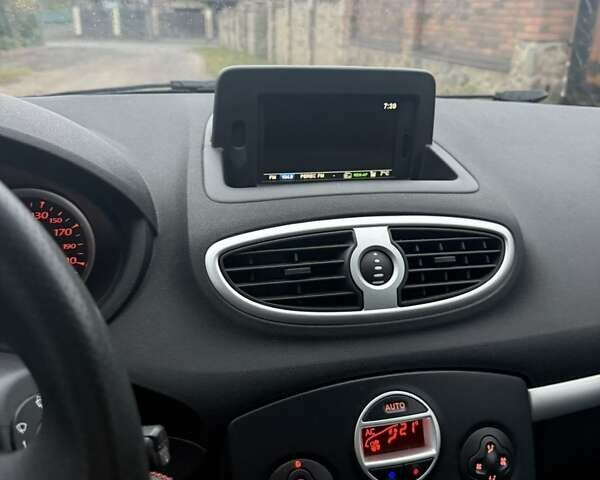 Сірий Рено Кліо, об'ємом двигуна 1.5 л та пробігом 233 тис. км за 4555 $, фото 18 на Automoto.ua