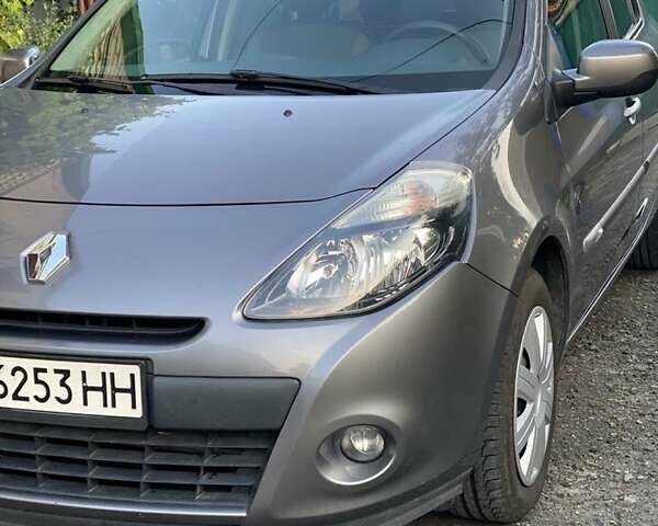 Сірий Рено Кліо, об'ємом двигуна 1.5 л та пробігом 260 тис. км за 5600 $, фото 1 на Automoto.ua