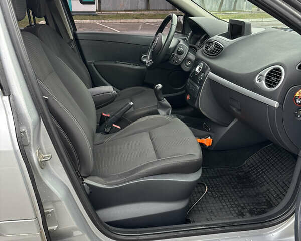 Сірий Рено Кліо, об'ємом двигуна 1.46 л та пробігом 214 тис. км за 4850 $, фото 7 на Automoto.ua