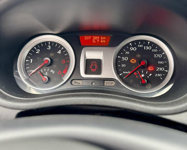 Сірий Рено Кліо, об'ємом двигуна 1.46 л та пробігом 237 тис. км за 4999 $, фото 9 на Automoto.ua