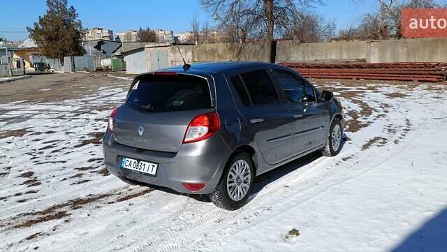 Серый Рено Клио, объемом двигателя 1.46 л и пробегом 276 тыс. км за 5500 $, фото 4 на Automoto.ua