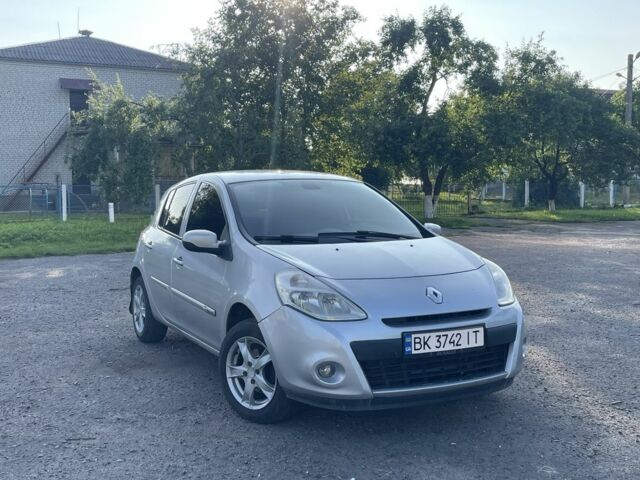 Сірий Рено Кліо, об'ємом двигуна 1.5 л та пробігом 162 тис. км за 4550 $, фото 1 на Automoto.ua