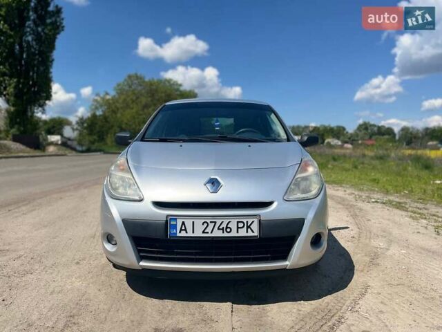 Серый Рено Клио, объемом двигателя 1.5 л и пробегом 208 тыс. км за 4999 $, фото 1 на Automoto.ua