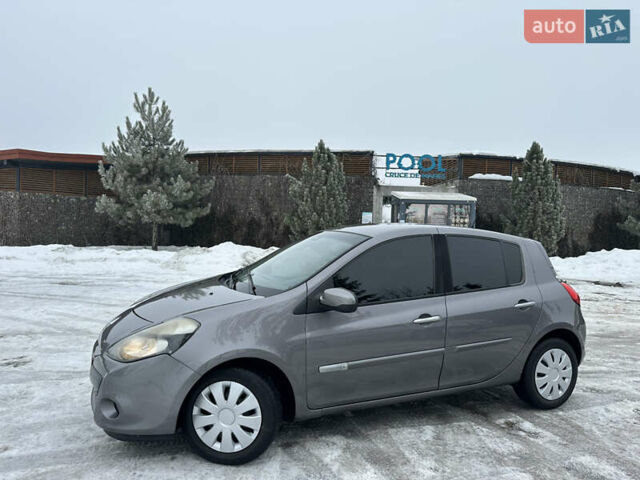 Серый Рено Клио, объемом двигателя 1.46 л и пробегом 279 тыс. км за 4750 $, фото 3 на Automoto.ua