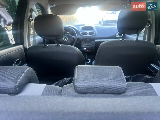 Серый Рено Клио, объемом двигателя 1.46 л и пробегом 279 тыс. км за 4750 $, фото 6 на Automoto.ua