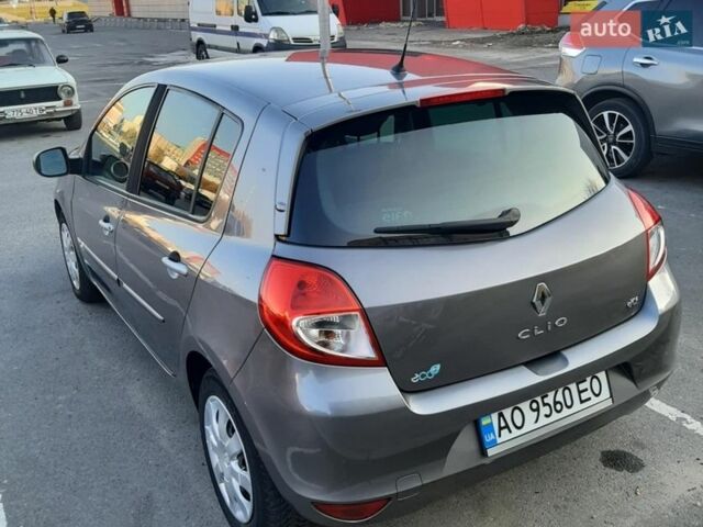 Серый Рено Клио, объемом двигателя 1.5 л и пробегом 235 тыс. км за 6300 $, фото 3 на Automoto.ua