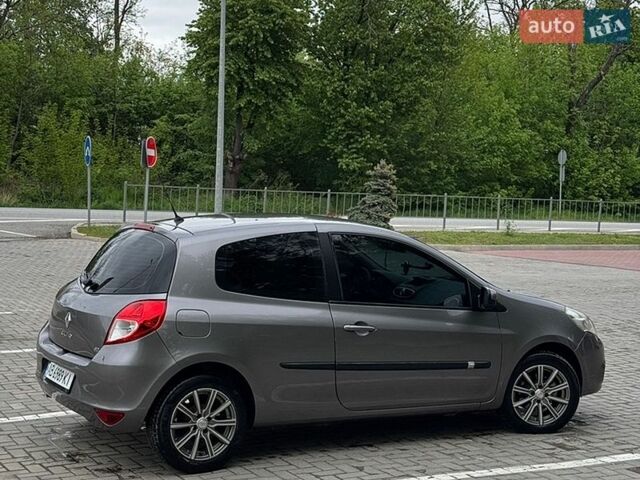 Серый Рено Клио, объемом двигателя 1.46 л и пробегом 237 тыс. км за 3999 $, фото 2 на Automoto.ua