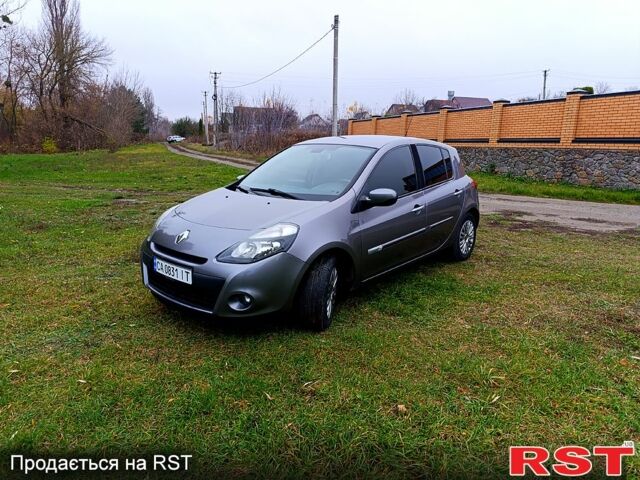 Серый Рено Клио, объемом двигателя 1.5 л и пробегом 279 тыс. км за 5200 $, фото 1 на Automoto.ua