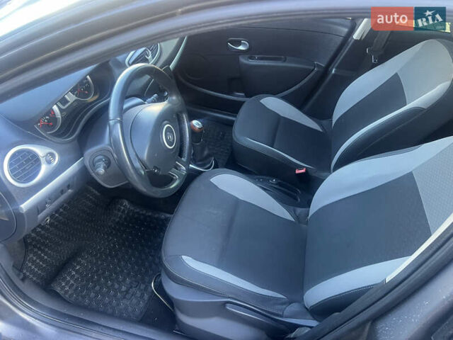 Серый Рено Клио, объемом двигателя 1.46 л и пробегом 279 тыс. км за 4750 $, фото 16 на Automoto.ua