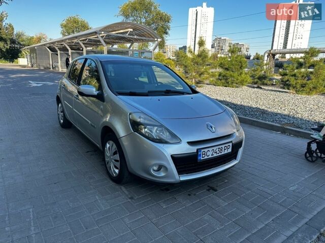 Серый Рено Клио, объемом двигателя 1.5 л и пробегом 220 тыс. км за 4900 $, фото 2 на Automoto.ua