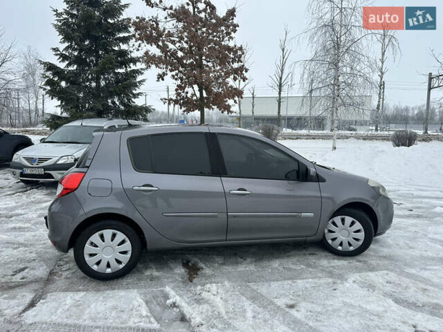 Серый Рено Клио, объемом двигателя 1.46 л и пробегом 279 тыс. км за 4750 $, фото 12 на Automoto.ua