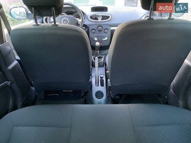 Сірий Рено Кліо, об'ємом двигуна 1.5 л та пробігом 260 тис. км за 5600 $, фото 2 на Automoto.ua