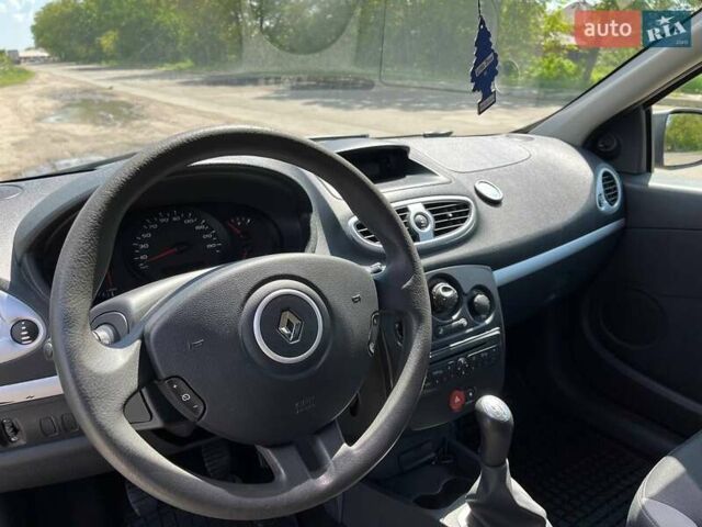 Серый Рено Клио, объемом двигателя 1.5 л и пробегом 208 тыс. км за 4999 $, фото 9 на Automoto.ua