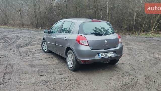 Серый Рено Клио, объемом двигателя 1.46 л и пробегом 352 тыс. км за 3300 $, фото 2 на Automoto.ua