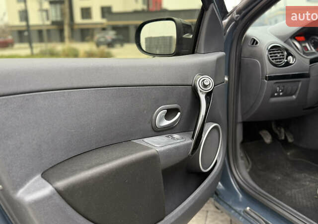 Серый Рено Клио, объемом двигателя 1.5 л и пробегом 243 тыс. км за 5650 $, фото 23 на Automoto.ua