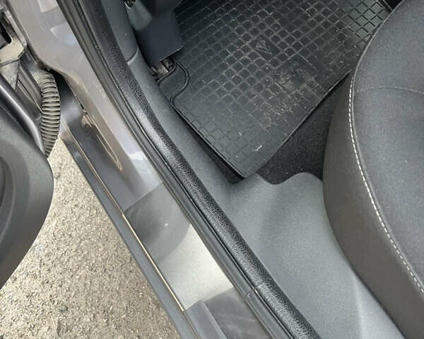 Сірий Рено Кліо, об'ємом двигуна 1.2 л та пробігом 117 тис. км за 5990 $, фото 12 на Automoto.ua