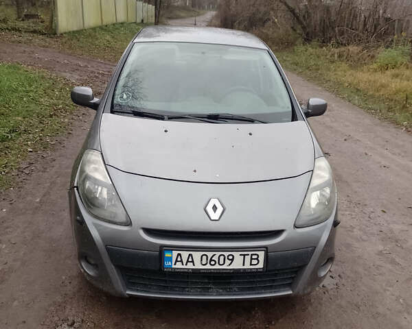 Серый Рено Клио, объемом двигателя 1.46 л и пробегом 352 тыс. км за 3500 $, фото 1 на Automoto.ua