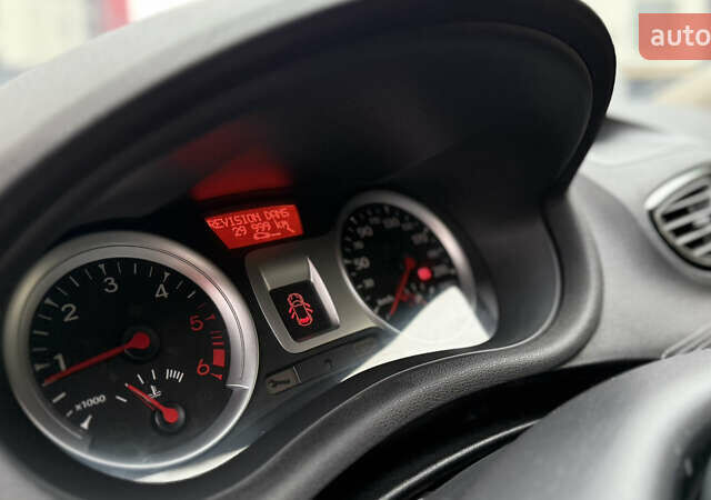 Серый Рено Клио, объемом двигателя 1.5 л и пробегом 243 тыс. км за 5650 $, фото 27 на Automoto.ua