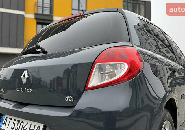 Серый Рено Клио, объемом двигателя 1.5 л и пробегом 243 тыс. км за 5650 $, фото 21 на Automoto.ua