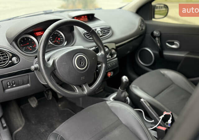 Серый Рено Клио, объемом двигателя 1.5 л и пробегом 243 тыс. км за 5650 $, фото 41 на Automoto.ua