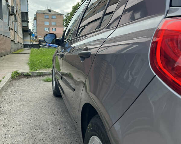 Сірий Рено Кліо, об'ємом двигуна 1.2 л та пробігом 117 тис. км за 5990 $, фото 8 на Automoto.ua