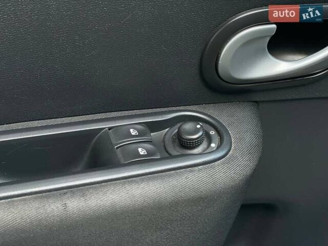 Серый Рено Клио, объемом двигателя 1.15 л и пробегом 116 тыс. км за 6400 $, фото 14 на Automoto.ua