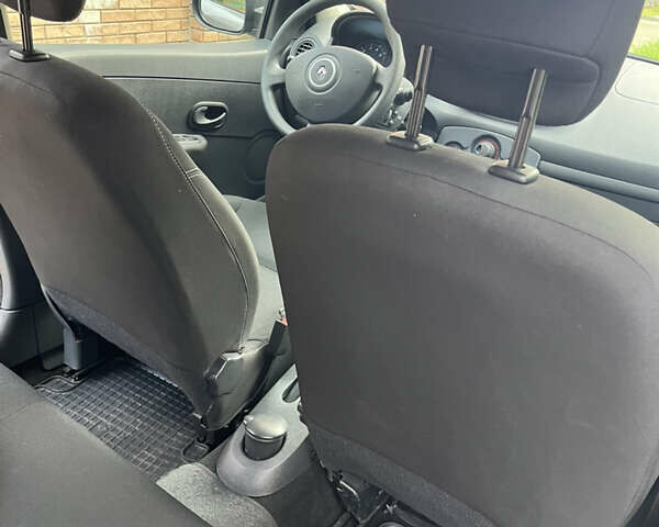 Сірий Рено Кліо, об'ємом двигуна 1.2 л та пробігом 117 тис. км за 5990 $, фото 15 на Automoto.ua