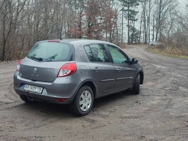 Серый Рено Клио, объемом двигателя 1.5 л и пробегом 350 тыс. км за 3500 $, фото 1 на Automoto.ua