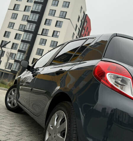 Серый Рено Клио, объемом двигателя 1.5 л и пробегом 243 тыс. км за 5650 $, фото 17 на Automoto.ua