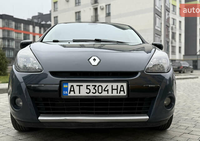 Серый Рено Клио, объемом двигателя 1.5 л и пробегом 243 тыс. км за 5650 $, фото 37 на Automoto.ua