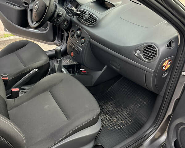 Сірий Рено Кліо, об'ємом двигуна 1.2 л та пробігом 117 тис. км за 5990 $, фото 21 на Automoto.ua