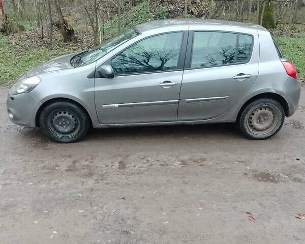 Серый Рено Клио, объемом двигателя 1.46 л и пробегом 352 тыс. км за 3500 $, фото 2 на Automoto.ua