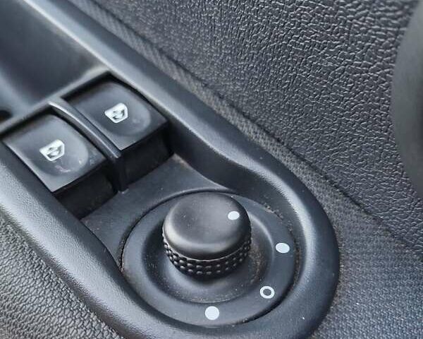 Серый Рено Клио, объемом двигателя 1.15 л и пробегом 174 тыс. км за 5600 $, фото 13 на Automoto.ua