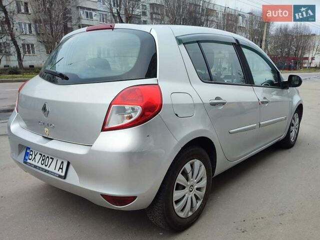 Серый Рено Клио, объемом двигателя 1.15 л и пробегом 174 тыс. км за 5600 $, фото 4 на Automoto.ua