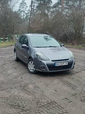 Серый Рено Клио, объемом двигателя 1.46 л и пробегом 352 тыс. км за 3500 $, фото 3 на Automoto.ua