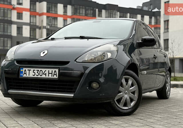 Серый Рено Клио, объемом двигателя 1.5 л и пробегом 243 тыс. км за 5650 $, фото 2 на Automoto.ua